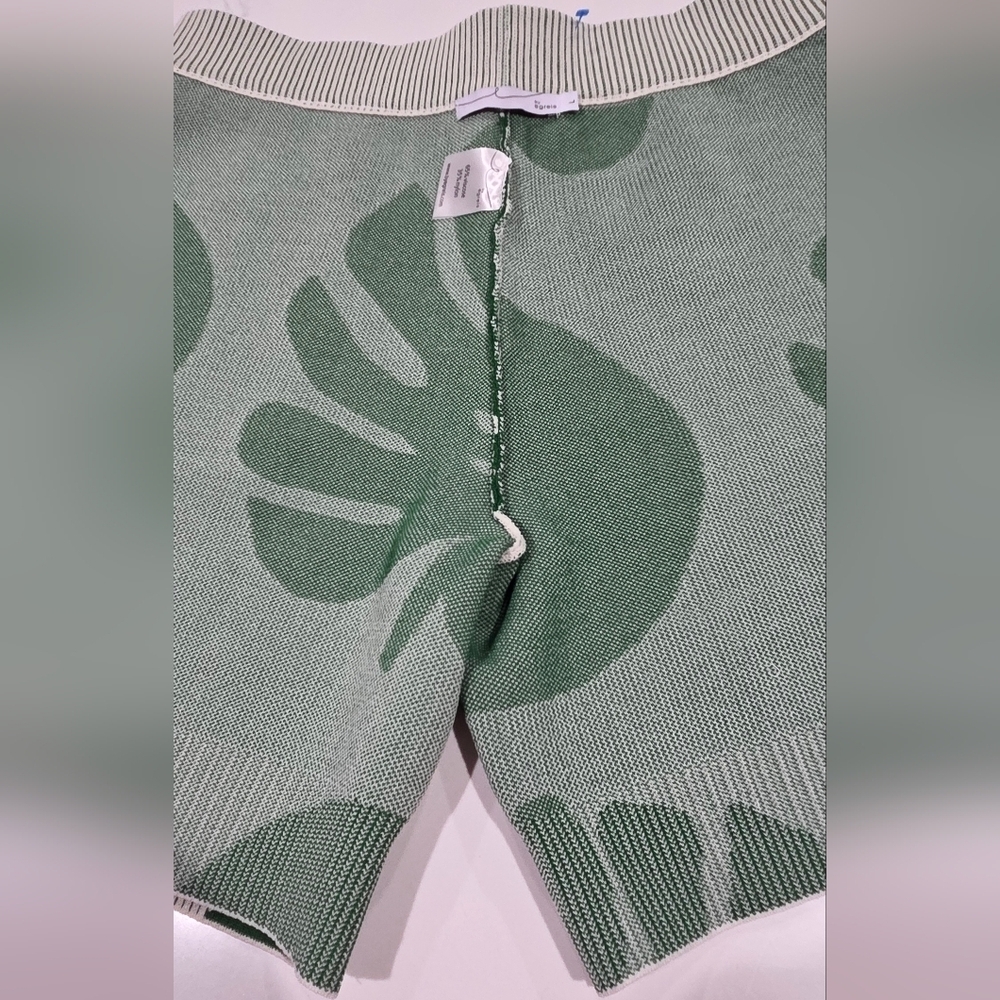 By Egreis Women's Shorts Size Large  Beige And GREEN NWOT. - Picture 13 of 14
